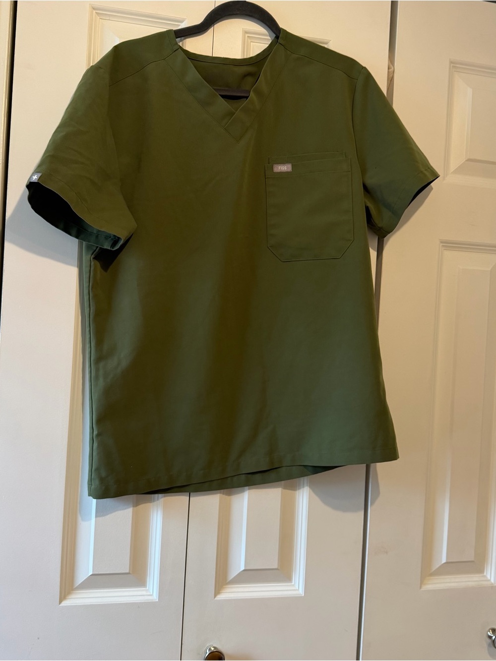 Figs Leon Three-Pocket Scrub Top™ medium